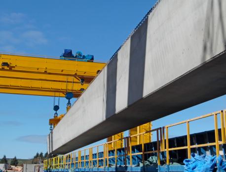 2) The plant is 64 metres long with a 120 tonnes lift capacity, giving ABM the capability to produce the largest bridge beams in the UK